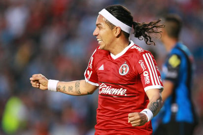 El delantero Dayro Moreno festeja un gol de Tijuana frente a los Gallos del Querétaro en el torneo Clausura 2015. Xolos se enfrenta al Athletic de Bilbao