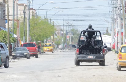 Alarma. El elemento de la Policía Estatal, accionó su arma frente a 15 personas entre abogados y policías.