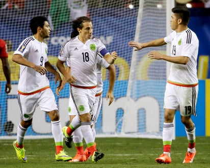 Gracias a dos penales, el primero inexistente, el Tri superó 2-1 a Panamá y enfrentará a Jamaica en Final de Copa Oro. (AP)