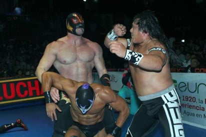 El luchador laguneros ya piensa en el futuro y en él aparece la máscara de Thunder, otro malagradecido que se ha puesto en su camino.  (ARCHIVO)