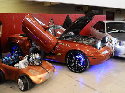 Motores, luces, llantas, rines, puertas, audio, y en general todas las modificaciones que se le pueden relizar a los distintos automóviles, podrán ser observadas esta tarde en la velaria de la feria de Gómez Palacio. (Archivo)