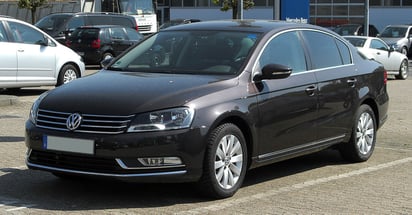 Autos.  El modelo Passat de VW reporta una producción récord.