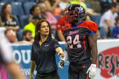 Jen Welter es entrenadora del Revolution de la Liga Arena. (Internet)