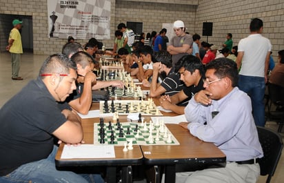 Los organizadores han recomendado a participantes, llevar sus tableros y piezas, así como reloj, debido a la gran demanda por jugar. (Archivo)