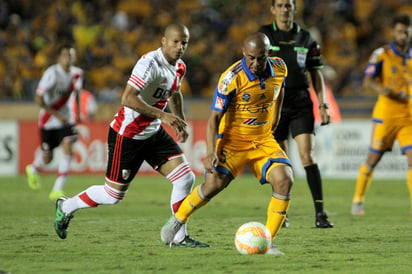 Tigres no aprovechó su condición de local y empató 0-0 con River Plate; la Libertadores se decidirá el próximo miércoles en el Monumental.