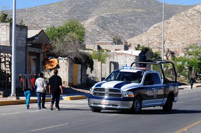 La detienen. Policías municipales lograron detener a una mujer que maltrató a su esposo.