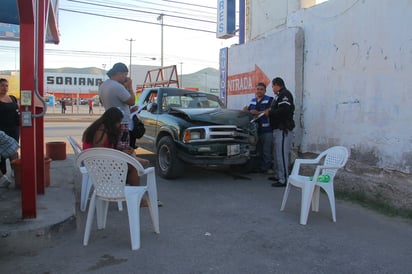 El aparatoso percance se registró en el bulevar Diagonal de las Fuentes casi esquina con Paseo de la Rosita, frente a conocido centro comercial. 