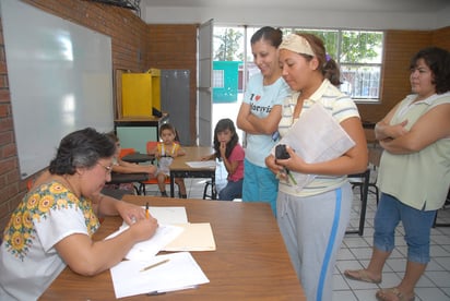 Regreso a clases. La principal queja se refiere a la retención de papelería por parte de las instituciones educativas, que es ilegal. (ARCHIVO)