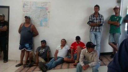 Ilegal. La detención no debe exceder de ocho días, pero hay personas que duran hasta 6 meses.