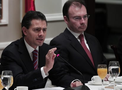 La SFP exoneró al presidente, Enrique Peña Nieto, y al secretario de Hacienda, Luis Videgaray, de un presunto conflicto de intereses con la constructora Higa por la compra de casas en Ixtapan de la Sal y Malinalco, respectivamente. (ARCHIVO)