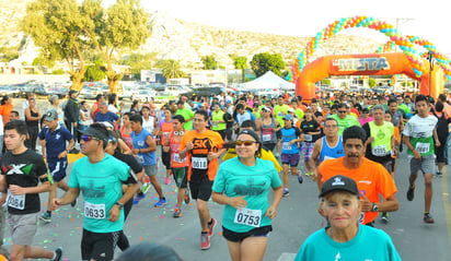 Corredores de todas las edades se dieron cita en la primera edición de la carrera 5K de la Juventud, organizada por la Dimajuve. (Jesús Galindo)