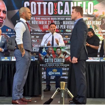 'Canelo' Álvarez y Cotto se presentaron así ante los medios de comunicación angelinos, para reavivar y promover este ya clásico duelo entre púgiles de México y Puerto Rico. (TWITTER)