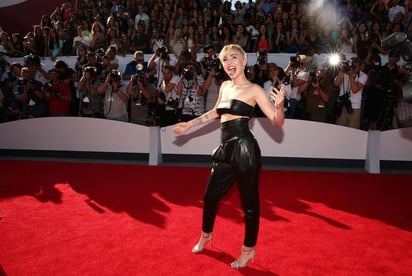 Fiesta. La cantante Miley Cyrus será la conductora de la premiación; se espera el regreso de Justin Bieber con su nuevo tema.