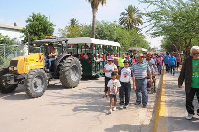 Melancolía. Decenas de familias que habitaban la colonia Metalúrgica recorrieron las calles que los vio nacer. (Jesús Galindo)