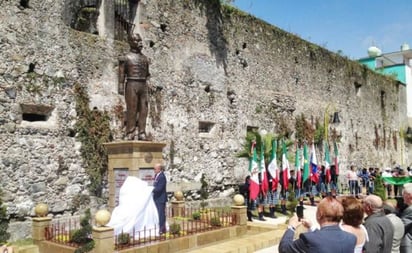 Esta estatua de Porfirio Díaz, es la primera en una plaza pública del país. (El Universal)