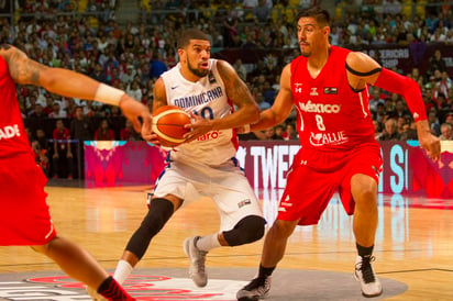 Gustavo Ayón (8), la principal figura de la Selección Mexicana de Baloncesto que enfrentará hoy a Brasil buscando su segunda victoria del certamen. (Notimex)