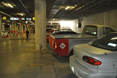 En contra. Autoridades municipales se unen a empresarios que están en contra de eliminar el cobro en los estacionamientos. (EL SIGLO DE TORREÓN)