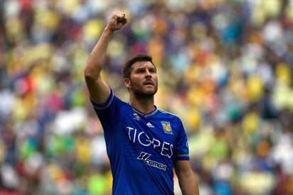 Andre Pierre Gignac anotó de penal el gol de la victoria de los Tigres sobre las Águilas del América. (Notimex)