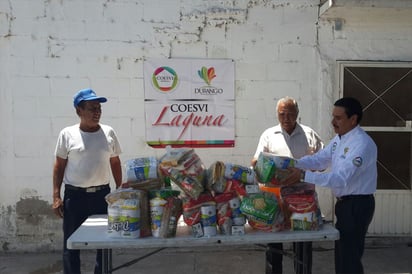 Beneficio. Acuden a comunidades de Lerdo para entregar paquetes alimentarios.