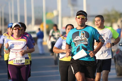 Las calles de Torreón y Gómez Palacio recibieron la segunda edición de esta carrera - convivencia. (Jesús Galindo)