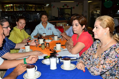 Reunión. La presidenta del PAN se reunió con regidores de la bancada panista en el Cabildo de Torreón. (Fernando Compeán)