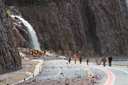 Estado de la carretera. Continúan los deslaves y daños en la autopista Durango-Mazatlán.