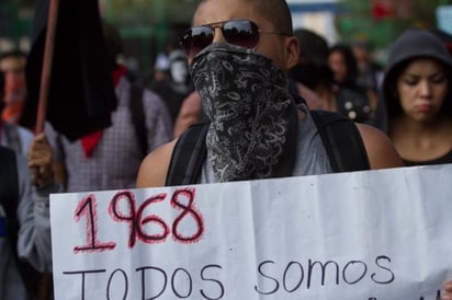 Cada año, al grito de 'dos de octubre no se olvida', miles de estudiantes y población civil en general recuerdan el acontecimiento como un reclamo de justicia, de la que pasó a formar parte de la historia oscura de la nación mexicana. (ARCHIVO)