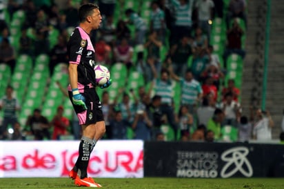 El empate tuvo tintes dulces para los Guerreros, ya que Agustín Marchesín atajó un penal al argentino Enrique Triverio con el tiempo cumplido, para rescatar un empate en casa. (TWITTER)