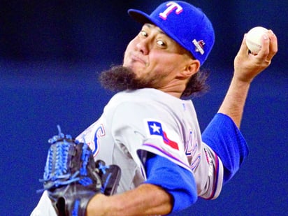 Yovani Gallardo superó la primera prueba de los playoffs tras vencer a Toronto. (AP) 
