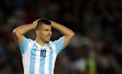 Sergio Agüero tuvo que salir de cambio al minuto 22 del encuentro contra Ecuador debido a un desgarre en la pierna izquierda.