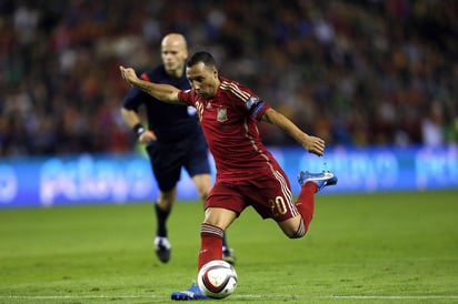 El mediocampista de la selección española, Santi Cazorla, logró dos tantos en la victoria de 'La Furia Roja' ante la selección de Luxemburgo en las eliminatorias para la Eurocopa de Francia 2016. (EFE)