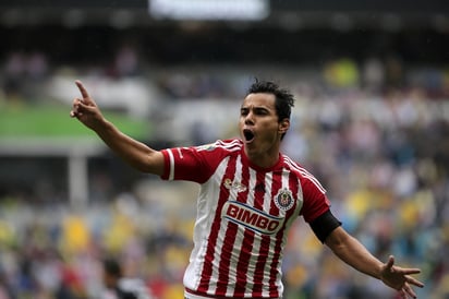 Omar Bravo buscará continuar con su racha goleadora cuando Chivas se enfrente al Puebla en la fecha 13 del Apertura 2015. (Notimex)