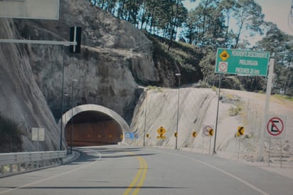 Condiciones. La calidad de la obra de la supercarretera ha sido motivo de cuestionamientos desde que se inauguró. (Archivo)
