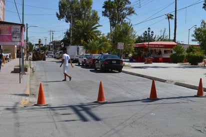 Obras. Tuvieron que ser cerrados algunos tramos de vialidad por obras en la plaza principal. (ROBERTO ITURRIAGA)