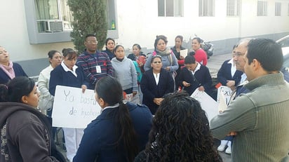 En la lucha. Personal del HG de Gómez Palacio insiste en seguir con las medidas de protesta. (EL SIGLO DE TORREÓN)