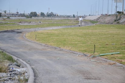 Por terminar. Un 80 por ciento de avance lleva la construcción del Metro-Parque en el lecho seco del río Nazas. (Fernando Compeán)