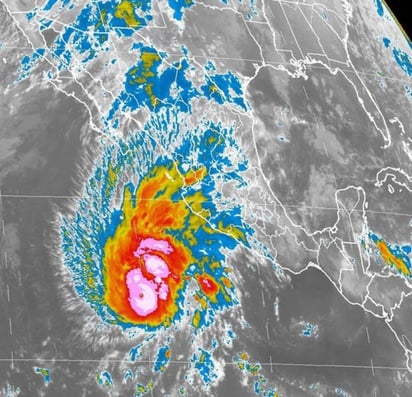 'Sandra' se encuentra a 470 kilómetros al sur de la Isla Socorro, en Colima, y a 810 kilómetros al suroeste de Cabo Corrientes, Jalisco. (CONAGUA)