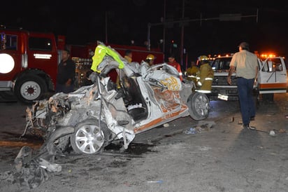 Destrozados. Fueron dos los  automóviles que debido al fuerte impacto, quedaron destrozados.