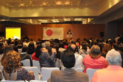 Encuentro. Ayer se realizó el Encuentro Ciudadano de Participación Ciudadana, donde opinaron 72 organizaciones. (FABIOLA P. CANEDO)