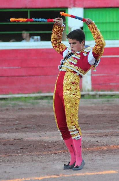 Jesús 'Güerito' Sotomayor cortó 1 oreja en la corrida mixta. 