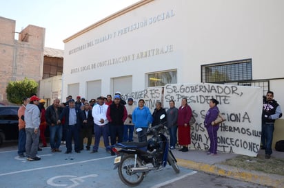 Piden justicia. Extrabajadores de la mina La Valenciana insisten en el pago de liquidación. (EL SIGLO DE TORREÓN)