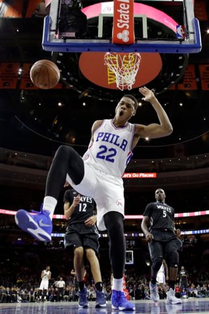 Los Sixers siguen siendo el peor equipo de la NBA, con una foja de 4-33, pero han ganado tres de sus últimos seis encuentros. (AP)