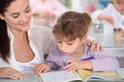 La cantidad de horas que los escolares de EU pasan sentados en la escuela juega en contra de las altas estadísticas de obesidad. (ARCHIVO)