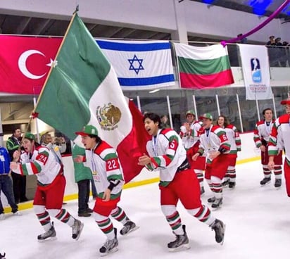 Los jugadores festejaron frente a su afición. México se corona en Mundial Sub-20. (AGENCIAS)