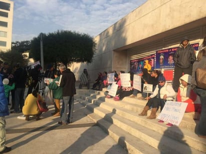 En la manifestación ante la Fiscalía participaron familiares de personas desaparecidas de Córdoba, Orizaba, Veracruz, Boca del Río, Xalapa y de Playa Vicente. (TWITTER)