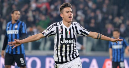 Paulo Dybala celebra su victoria ante el Inter, en el encuentro de ayer. Morata y Dybala dejan a Juventus cerca de la final