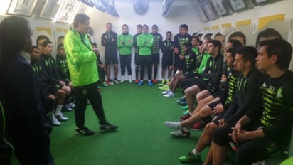 Tena llevó a cabo su primer entrenamiento al frente de la escuadra esmeralda. (TWITTER)