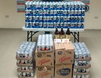 En la colonia Ojo de Agua y en la Colonia Oceanía incautaron 711 cervezas que fueron puestas a disposición del Ministerio Público de la Procuraduría General del Justicia en el Estado. (EL SIGLO DE TORREÓN)