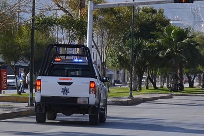 Detenidos. Policías aseguran a cinco por robo a comercio. (EL SIGLO DE TORREÓN)