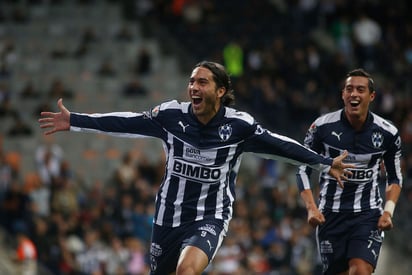 Aldo de Nigris selló el 3-0 al final del encuentro en el estadio BBVA Bancomer. (JAM MEDIA)